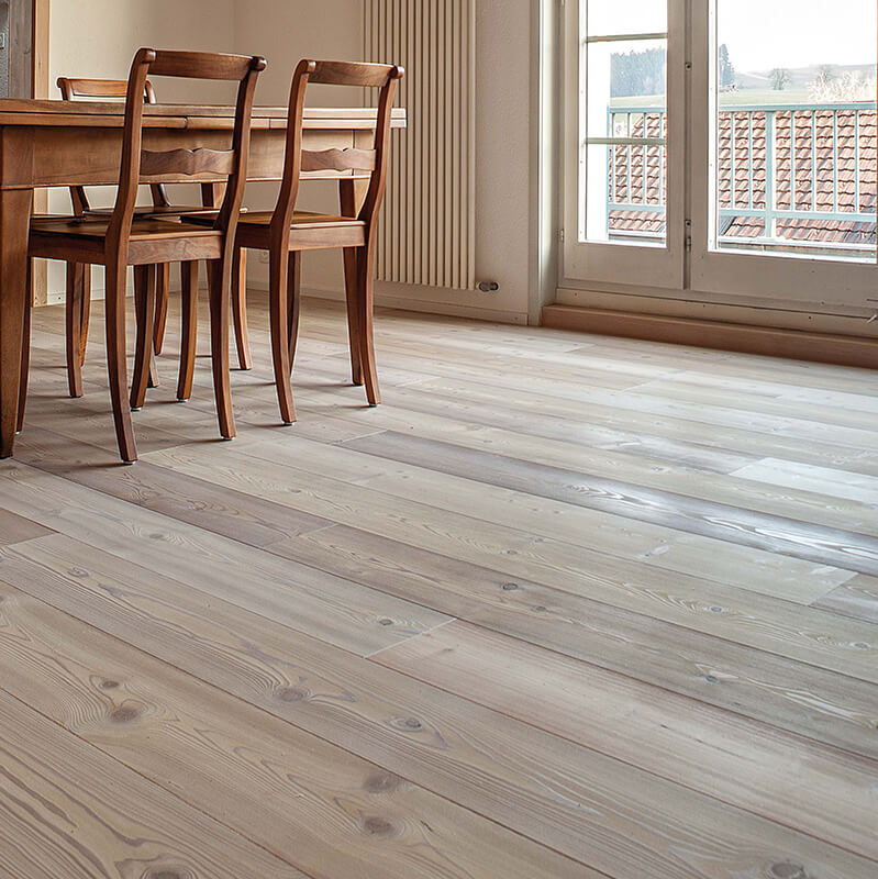 Parkett Edelweiss, Chalet-Diele 3-Schicht, Engadiner Lärche, gelaugt, geölt weiss