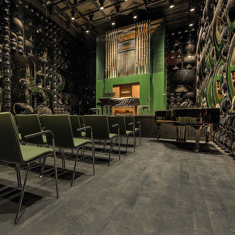 Parkett Nova Antica Le Base, Massivholzdiele aus franz. Eiche Base brut, sägeroh, geölt schwarz