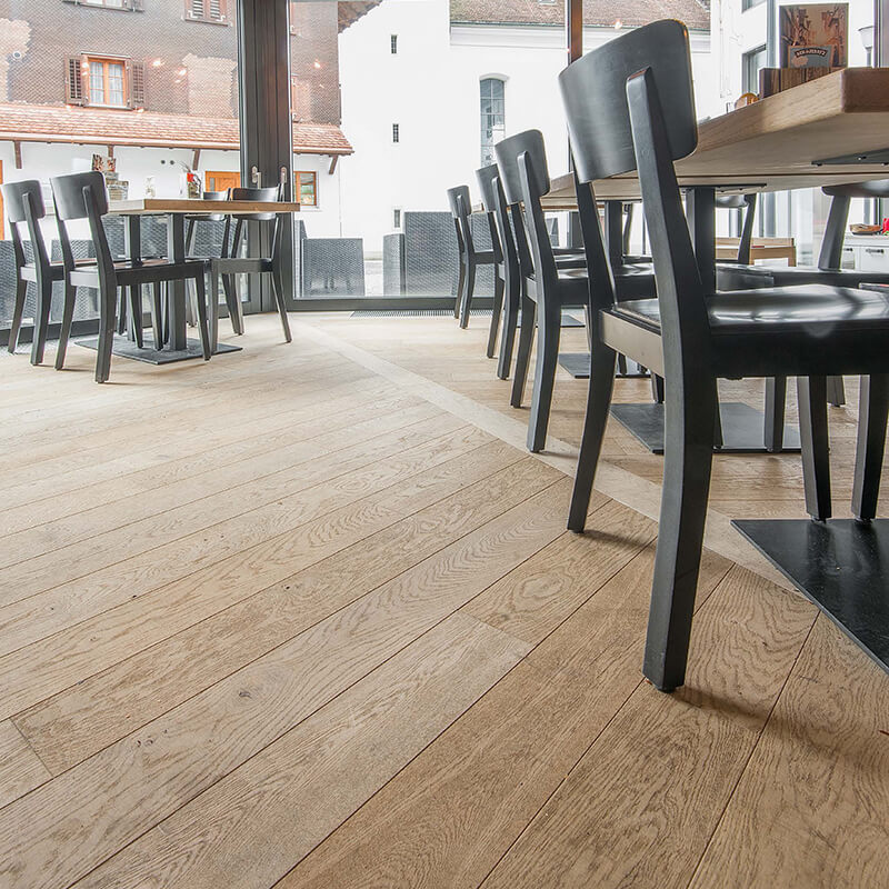 Parkett Nova Antica Club, Mehrschicht-Landhausdiele aus franz. Eiche Base brut, Rohoptik gekalkt, sägeroh