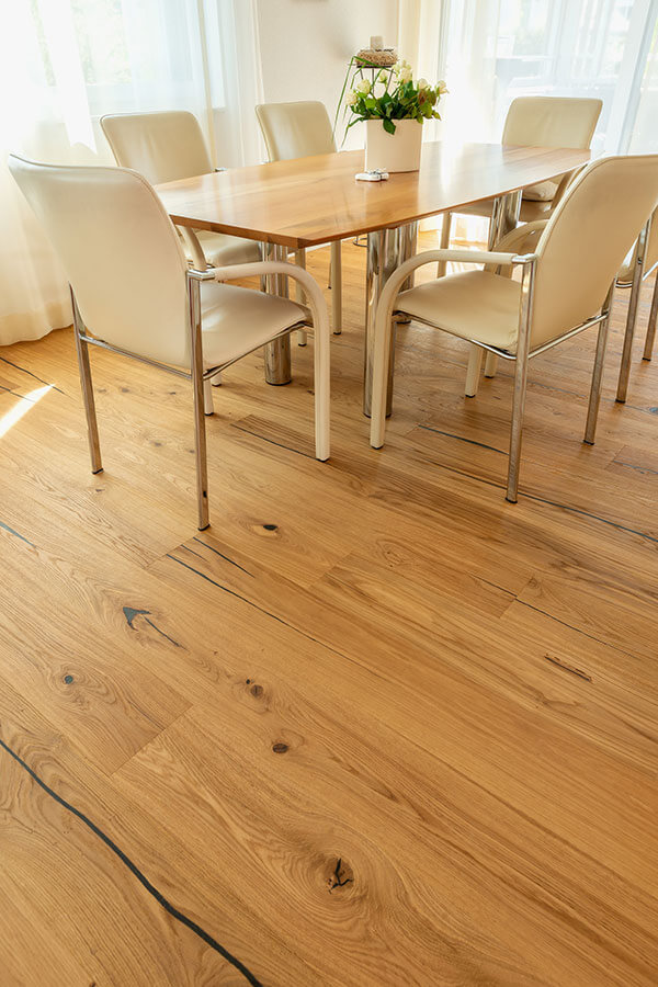 Parkett Berg & Berg Swiss Classics, Landhausdiele 3-Schicht, Eiche Wildstrubel hell, Swiss Grade, geölt weiss