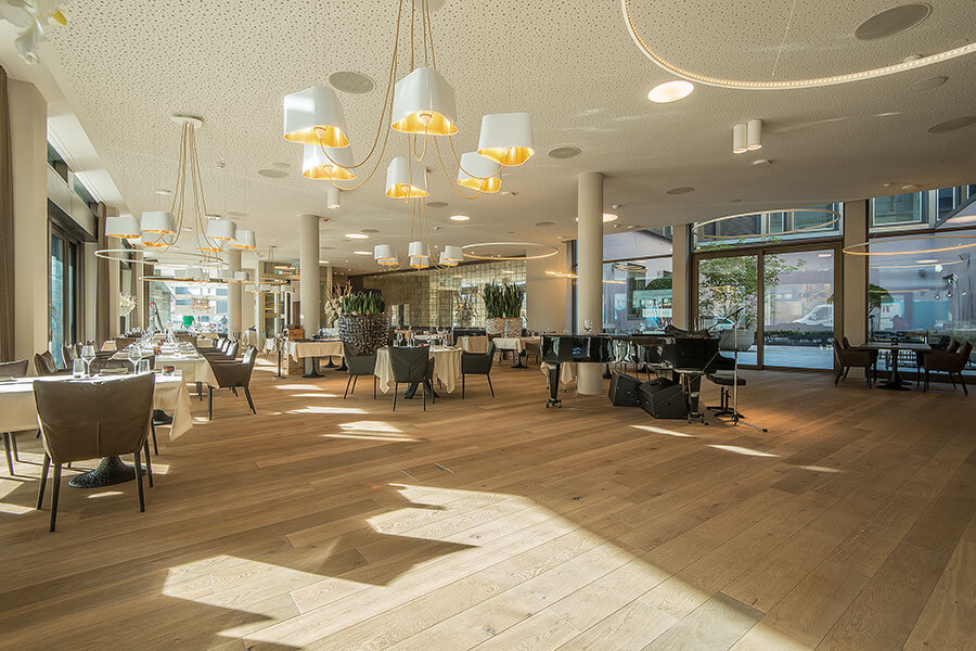 Parkett Nova Antica Club, Mehrschicht-Landhausdiele aus franz. Eiche Base fumé clair, leicht gebürstet, geölt weiss