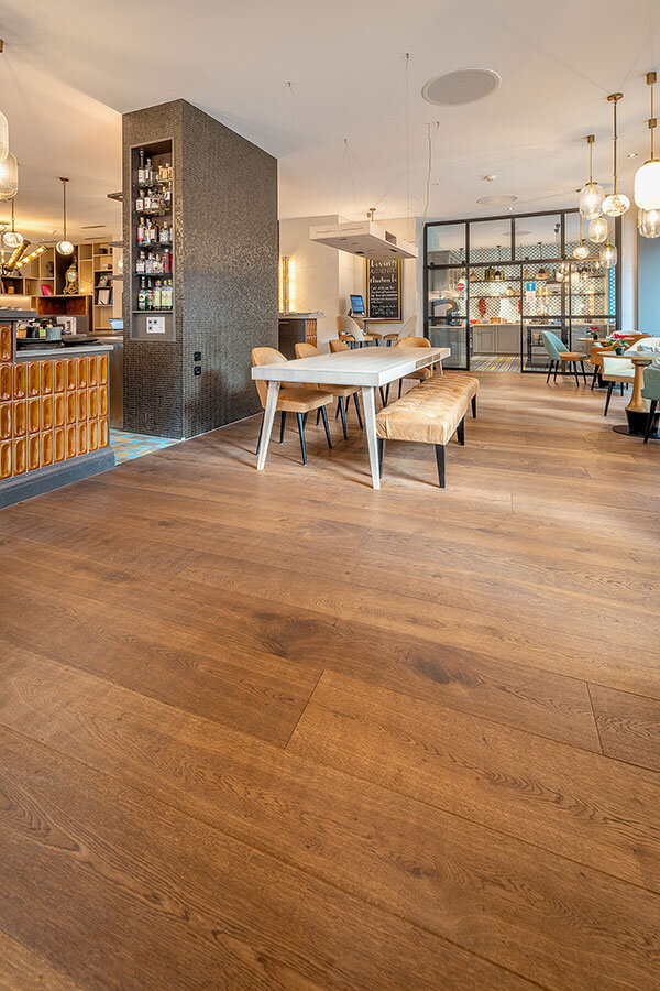 Parkett Nova Antica, Mehrschicht-Landhausdiele extra large, franz. Eiche Base fumé moitié plus, geölt natur