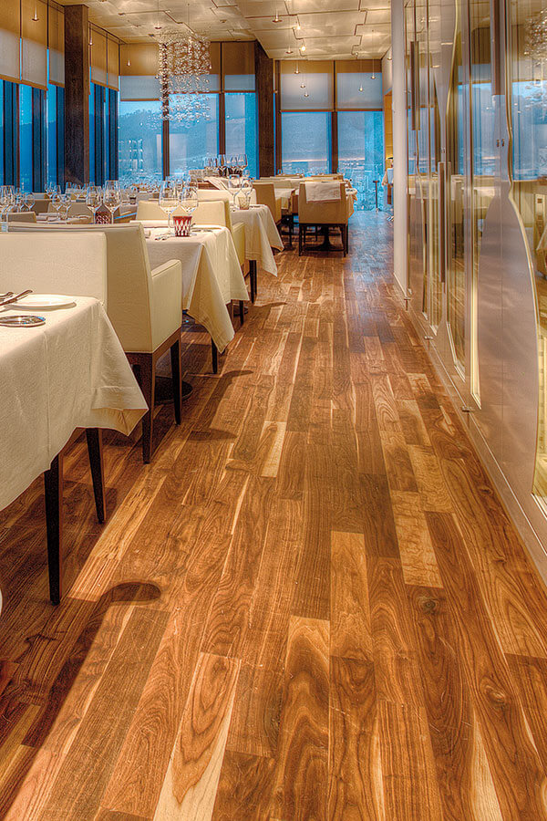 Parkett Nova Eterna, Landhausdiele aus Massivholz, Nussbaum, geölt natur