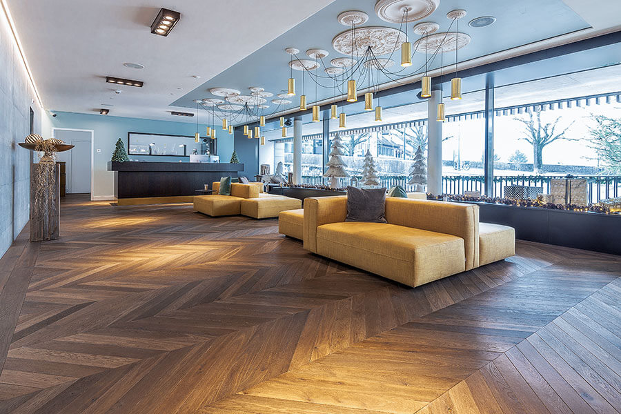 Parkett Nova Antica, Fischgrat, massives Stabparkett aus franz. Eiche Base fumé, gealtert, geölt natur