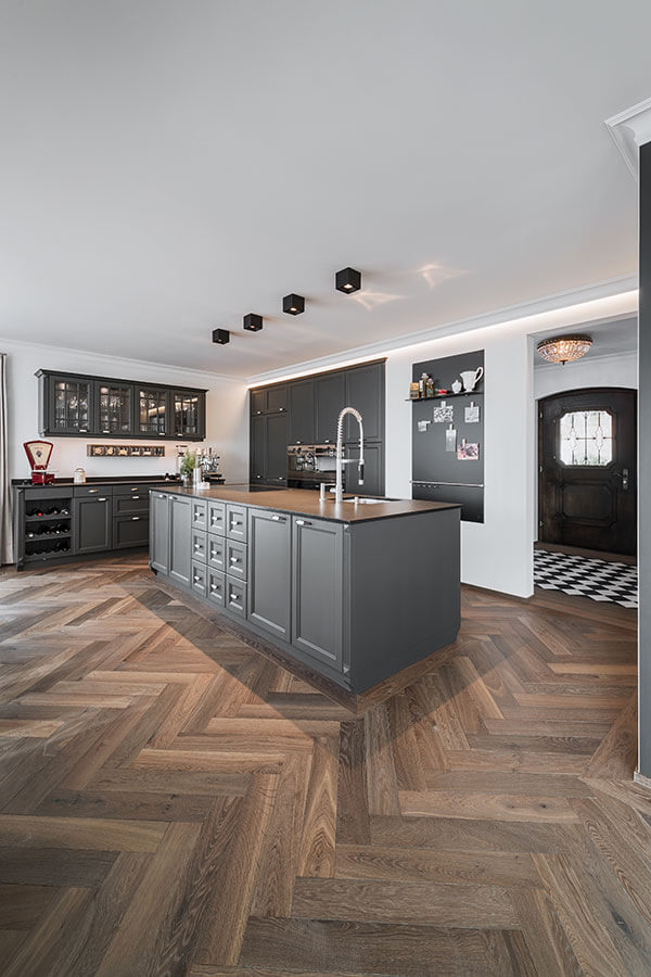 Parkett Nova Antica Le Base, Massivholzdiele aus franz. Eiche Base fumé, gealtert, geölt weiss