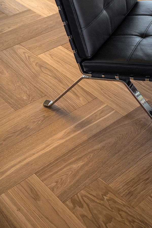 Parkett SkyLine, Fischgrat, Eiche Monastrell, geölt weiss