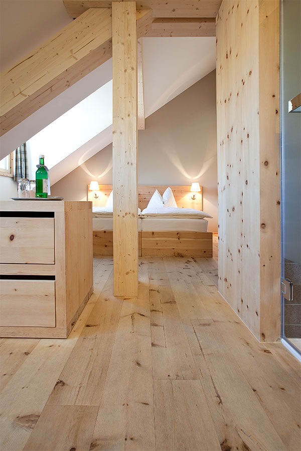 Parkett Edelweiss, Chalet-Diele 3-Schicht, Engadiner Arve geölt natur